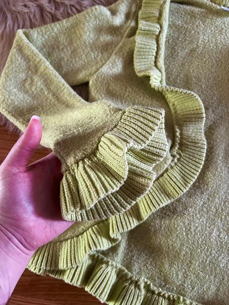 Kardigán s volánmi, s