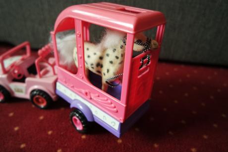 Autíčko s prívesným vozíkom na koníka, 