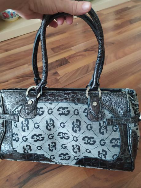 Extravagantná kabelka, 