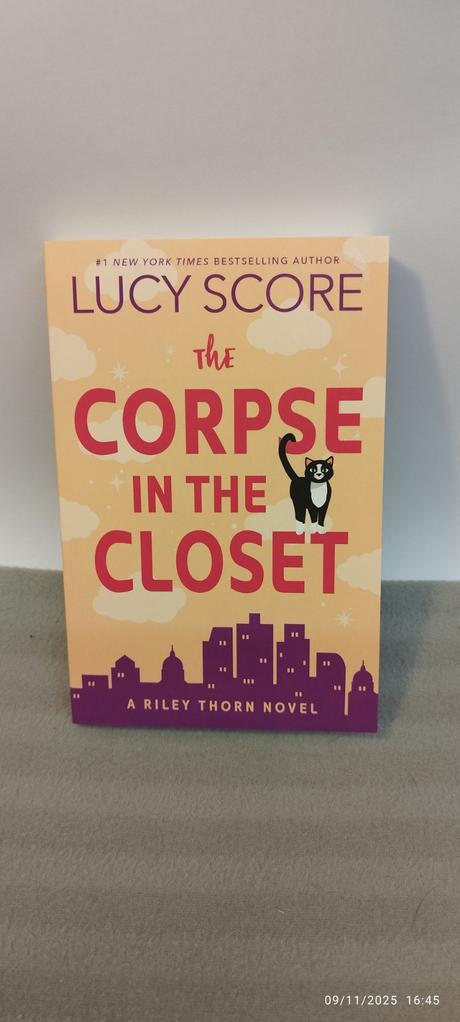 Lucy score - the corpse in the closet, 