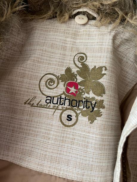 Zimna bunda, authority,s