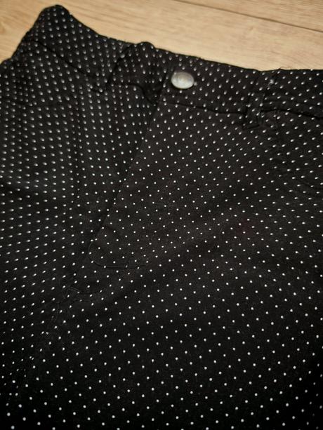 Krásne bodkované nohavice, 38