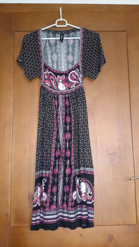 Zaujímavé šaty, m