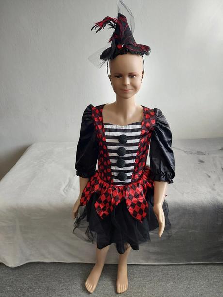 Srdcová kráľovná karnevalový komplet kostým 140,