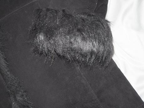 Luxusný čierny kožuch, 42