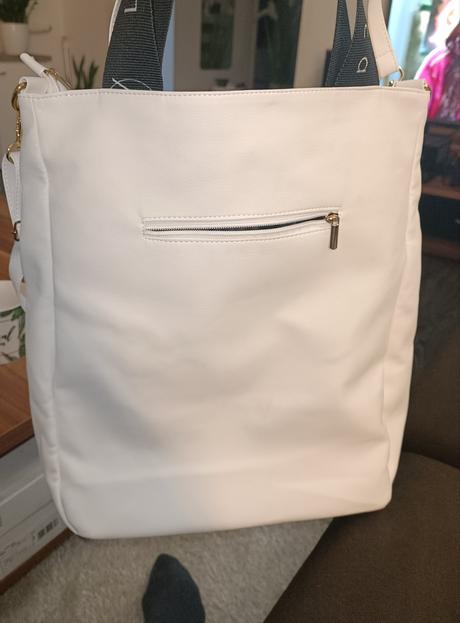 Kabelka úplne nová,