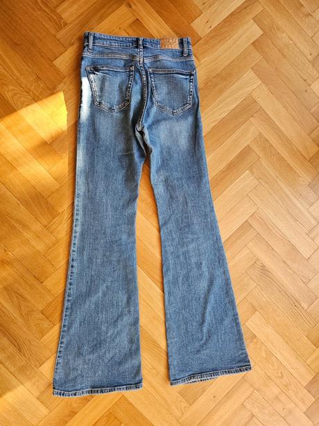 Rifle s vysokym pasom do zvonu, pull&bear,36