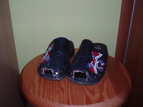 Dievčenské šlapky vyzerajú ako dreváčiky, 28