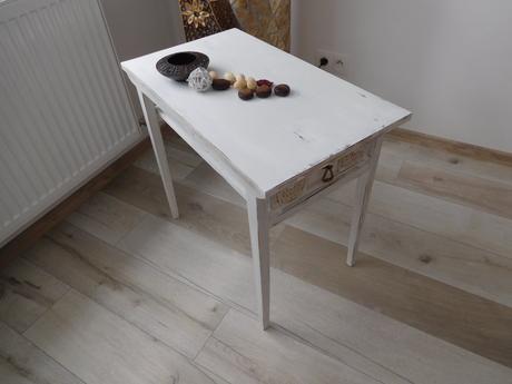 Stolík príručný drevený,, 