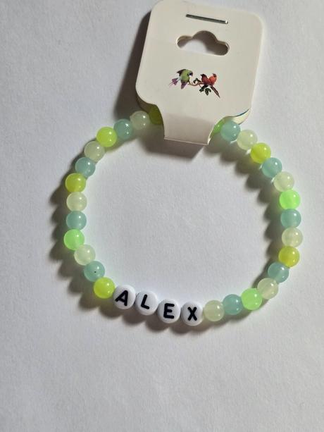 Korálkové/svietiace náramky,