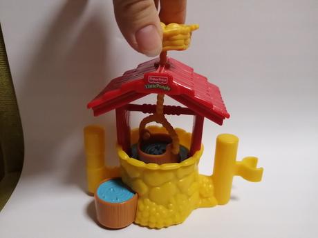 Fisher price little people studňa, 