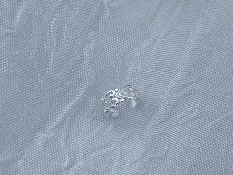 Náušnica na jedno ucho,