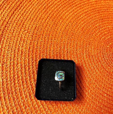 Strieborný prsteň s opálom,