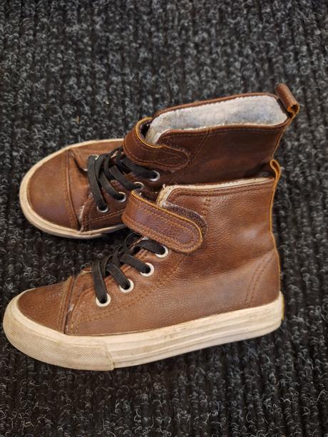 Kotníkové tenisky, 27