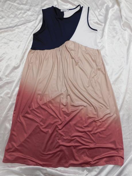 Velmi pekne šaty, 40