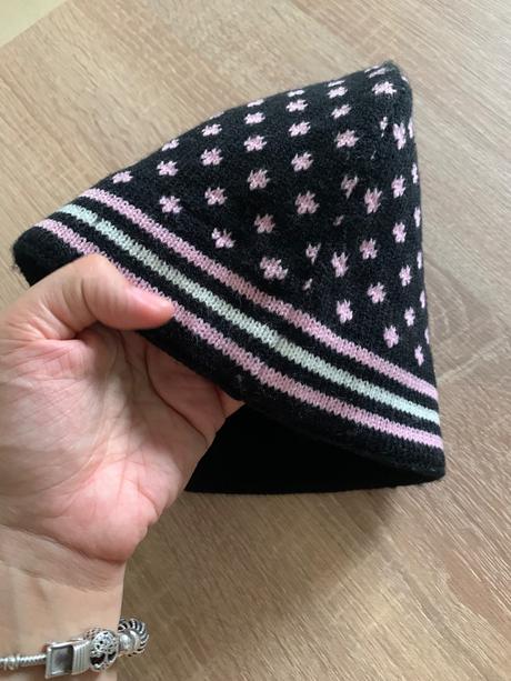 Dievčenská čiapka, s