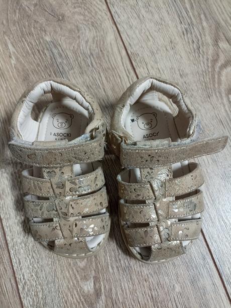 Sandálky, lasocki,20