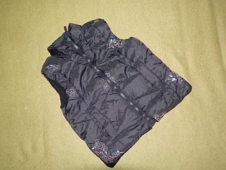 Vesticka s vysivkami, 104