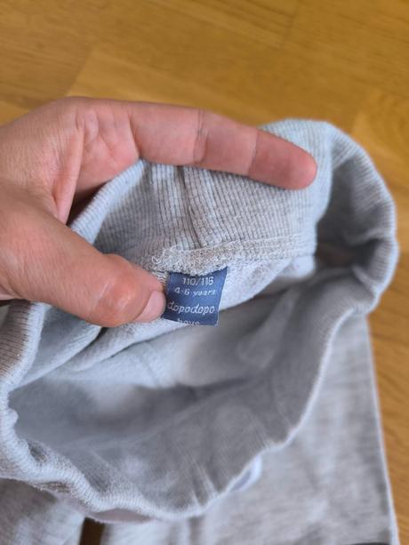 Kraťasy pod kolena, dopodopo,110