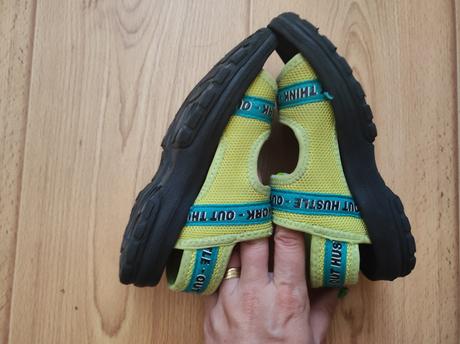 Ľahké sandálky, 31