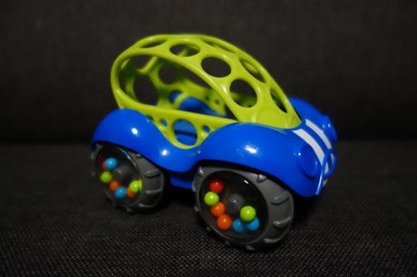Oball autíčko rattle & roll, modré, 3m+, 