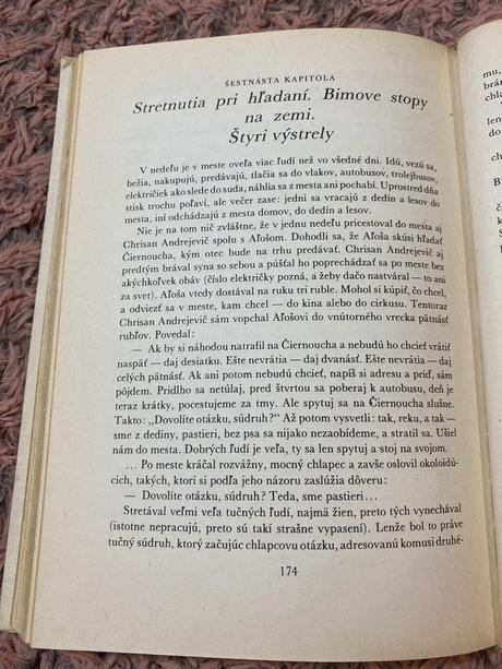 Krásna stará retro kniha biely bim čierne ucho,