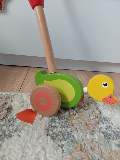 Drevený káčer na tyči, 