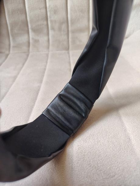 Čierna čelenka do vlasov z umelej kože, 