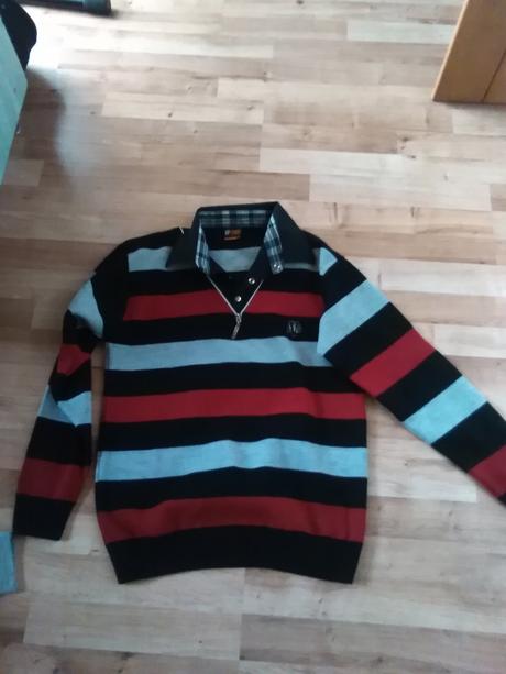 Predam chlapcenske svetre, s