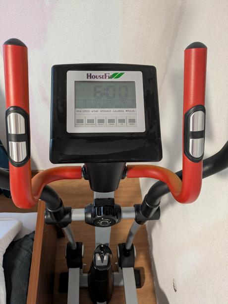 Eliptický trenažér housefit kinetic, 