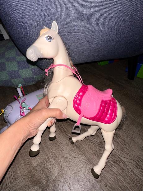 Barbie chodiaci kôň+donut skúter, 