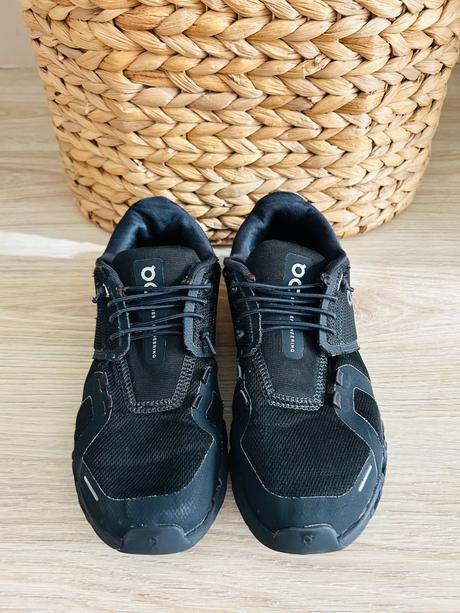 Tenisky švajčiarskej značky on cloud, pc 150 eur, 37