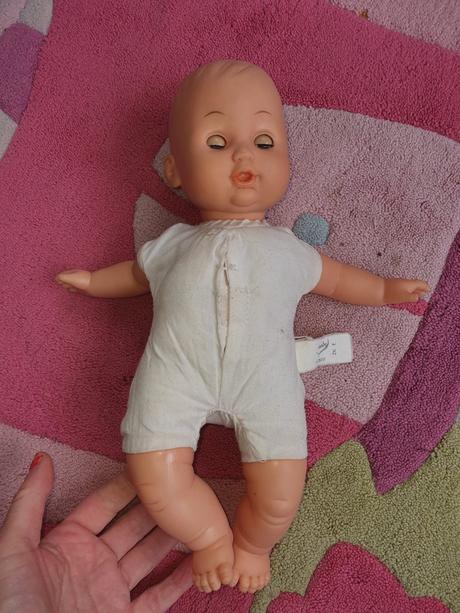 Bábika dá sa oprat,