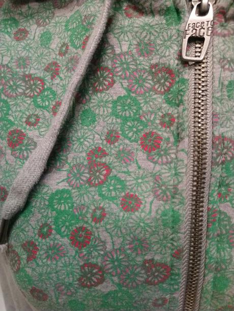 Sivá mikina so zelený motívom na zips, face face, s