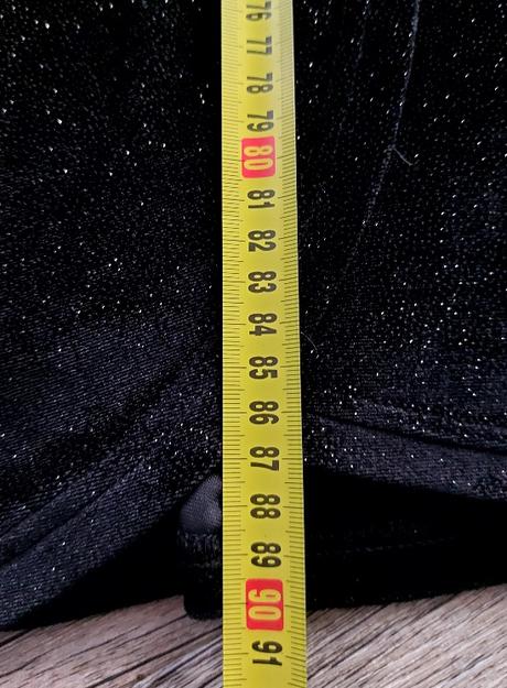 Čierne zamatové trblietavé šaty, 38