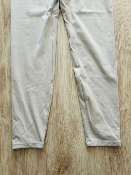 Štýlové zateplené legíny značky oysho, m