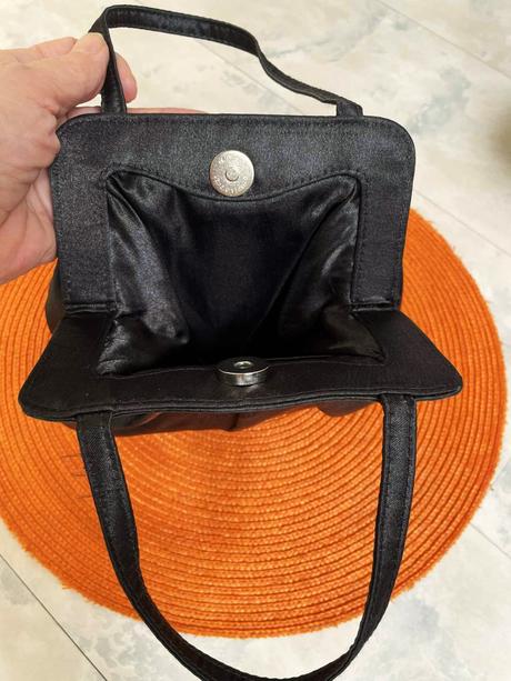 Saténová spoločenská kabelka, 