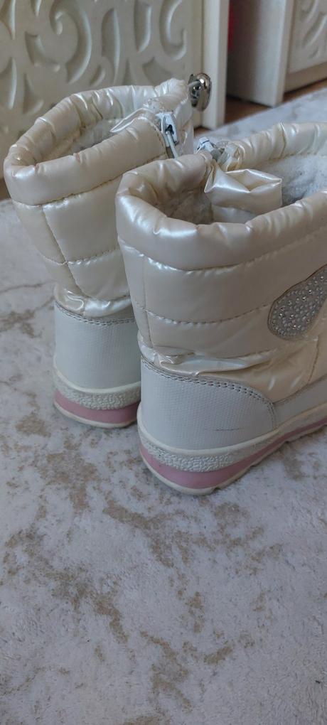 Krásne perletove zimné snehulky, 26