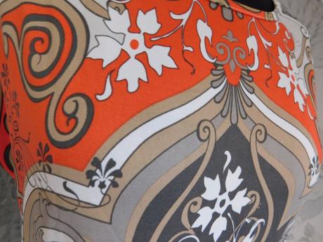 Velmi pekne šaty, 36