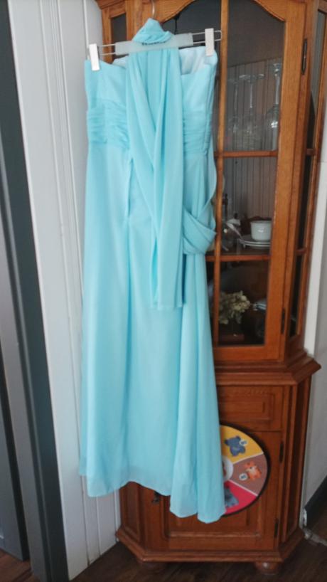 Družičkovské šaty, 34