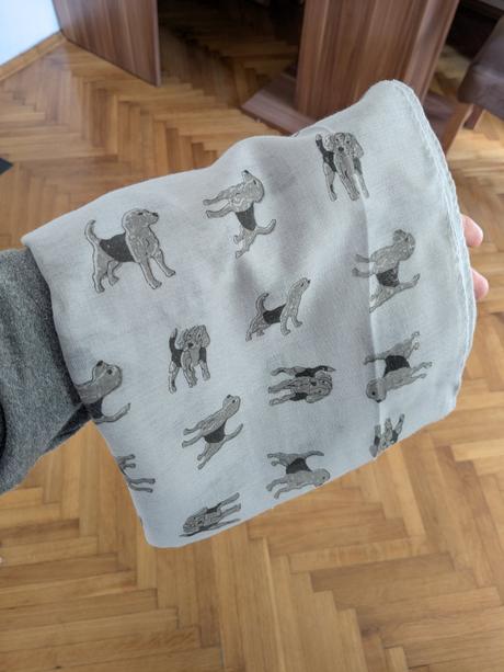 Šatka so psíkmi, avon