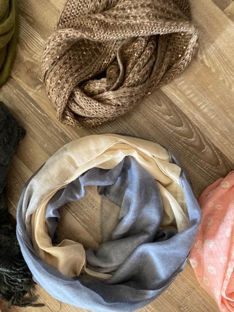 Balíček šál,nákrčník,šatky cena spolu za 11 ks, 