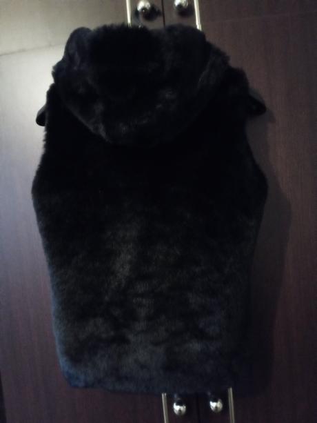Čierna kožušinkova vesta, next,40