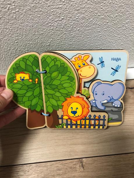 Drevená knižka zn. haba, 