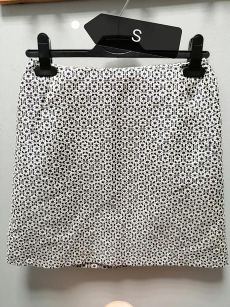 Sukňa s vreckami, s