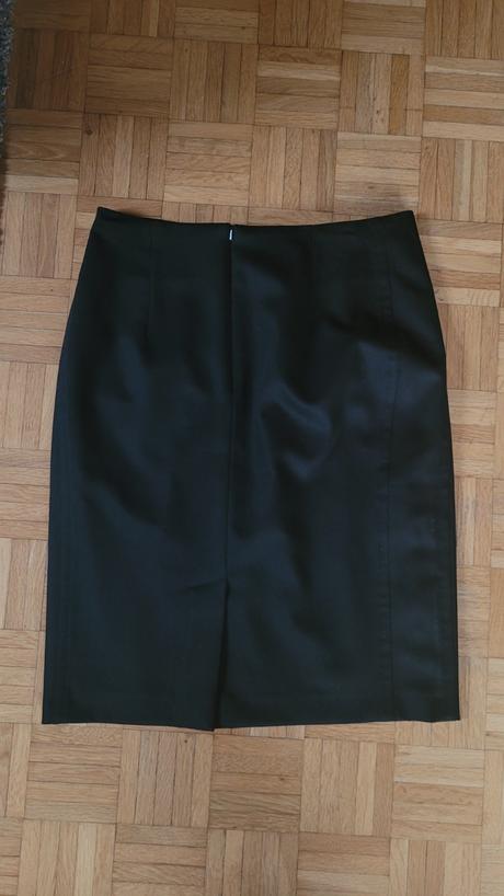 Čierna púzdrová sukňa, m