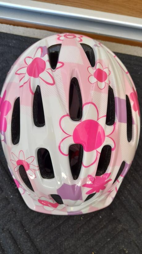 Dievčenská prilba, s