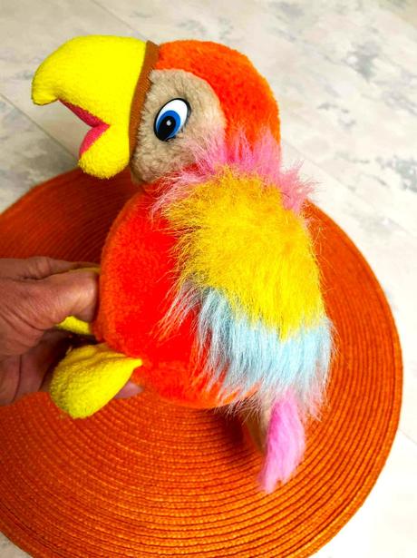 Plyšový papagáj,