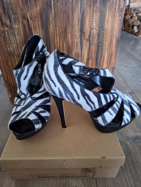 Sandalky zebra, 40