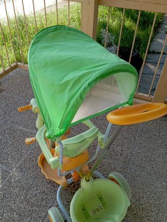 Predám zachovalý vozíček ktorý aj hraje,